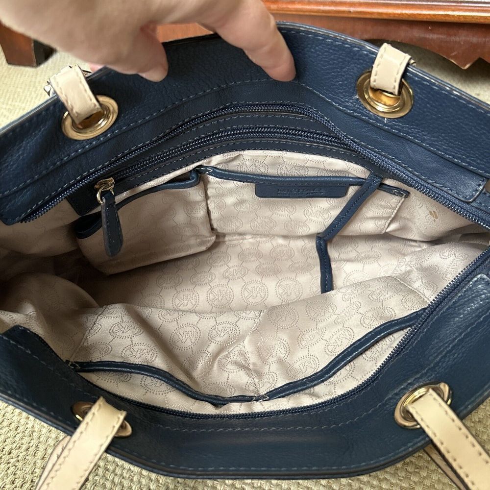 Michael Kors Pebbled Leather Medium Tote Handbag  Zip Closure NB-1504 30H4GBFT6L - Picture 6 of 10